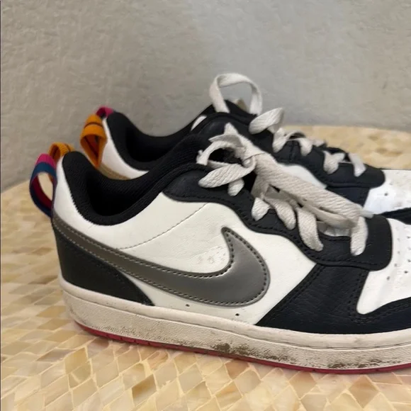 Nike Black and White Sneakers Classic Low-Top Design 3.5 y - Picture 4 of 14